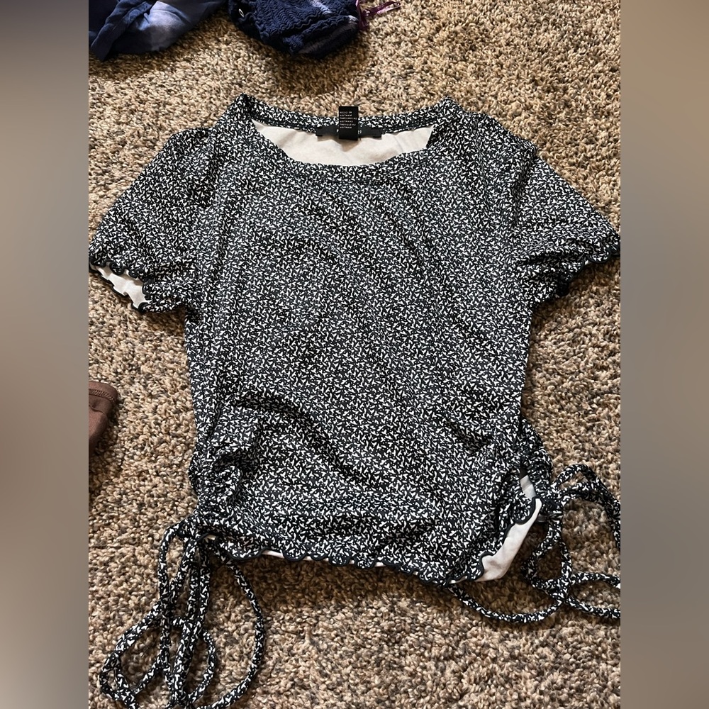 This is a super cute crop shirt!